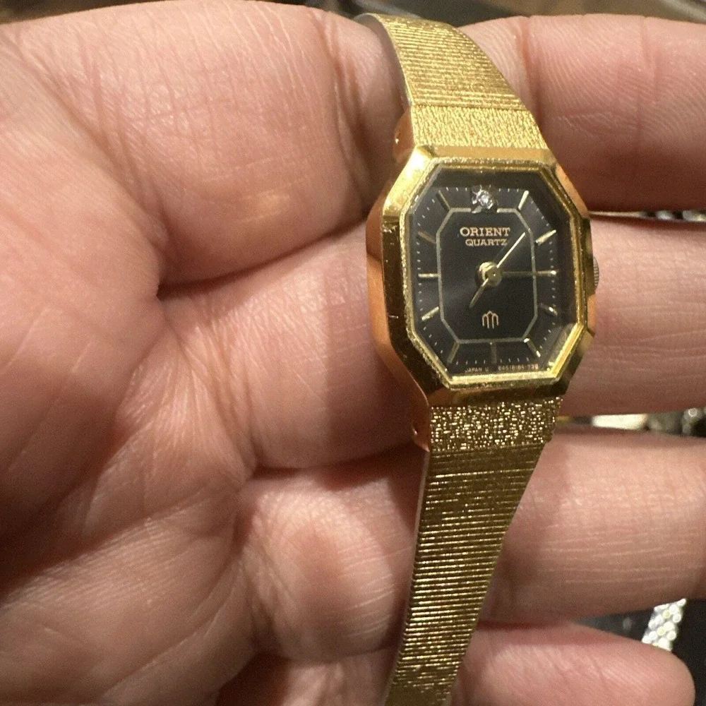 Works 17mm Orient Octagonal Ladies Bracelet‎ Watch Black Dial Quartz Vintage